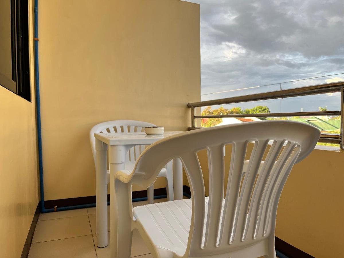 Hrs Apartelle Talisay  Exterior foto